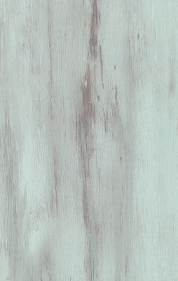 Mur en bois stratifié de grain de cannelure lambrissant brillant plat et clair antidérapage